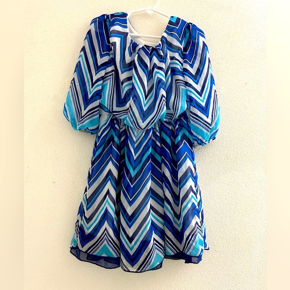 🦋 Blue Chevron Geometric Pattern Dress! Girl size 7. - Picture 1 of 6